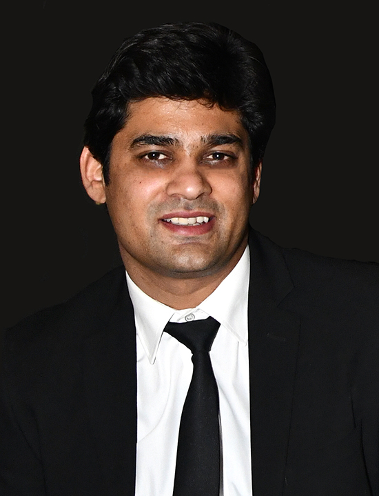 Portrait photo of Vinay Thakur.